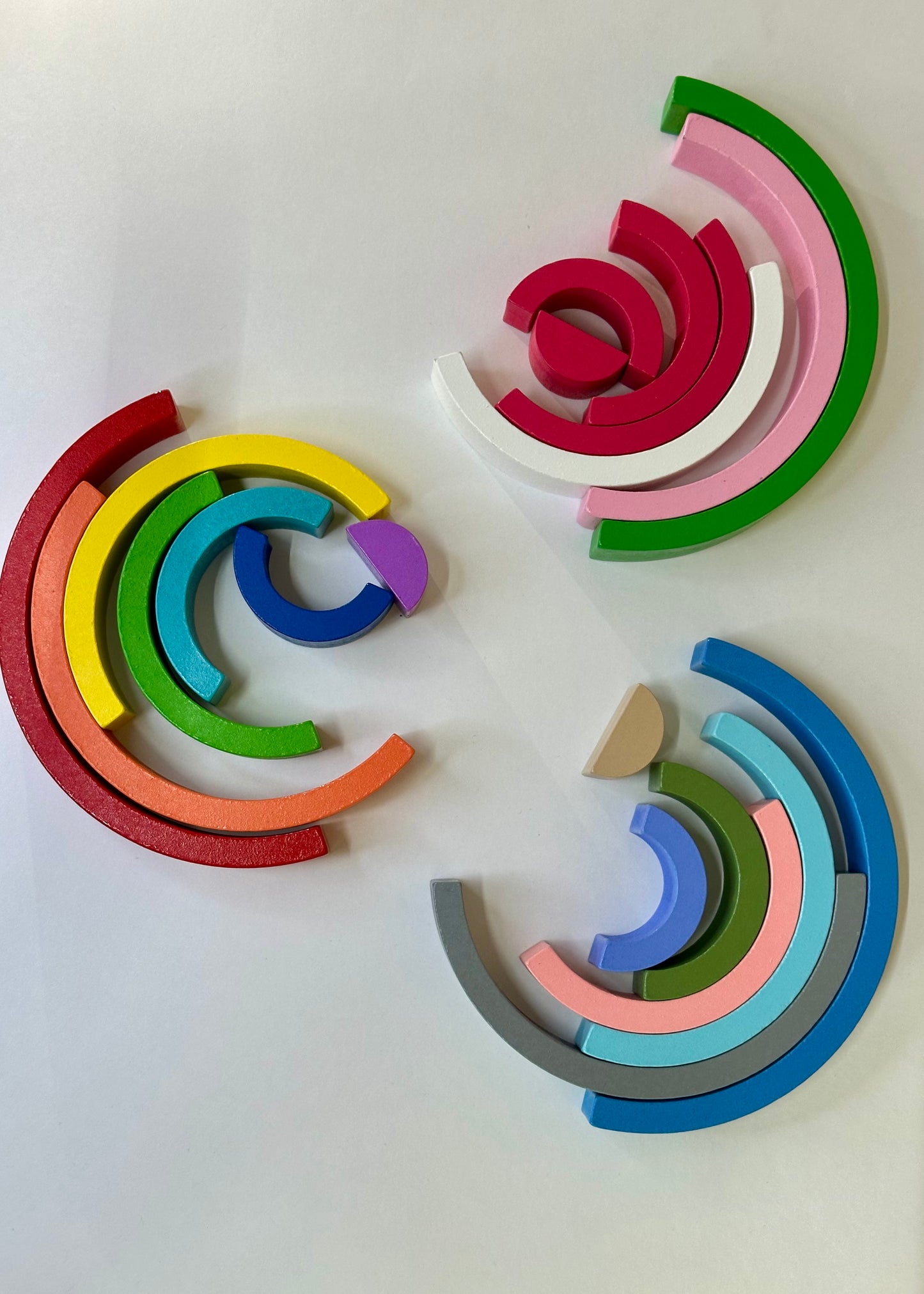 "Arcoíris Mágico" - Juego de Apilamiento de Madera 12 Piezas (Juguete Educativo Multiusos)